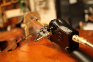 violoncello elettrificato