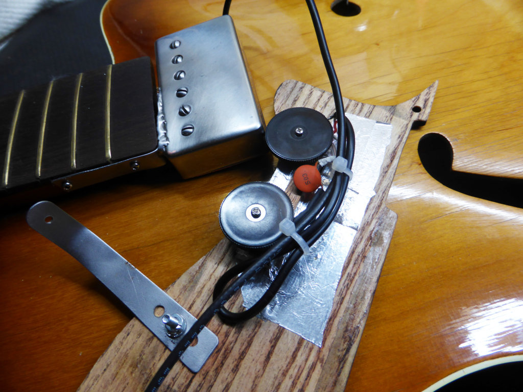 Custom electronics for semi hollow guitar