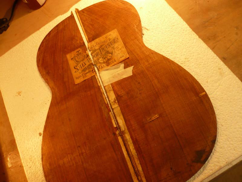 Salvador Ibanez ancient guitar
